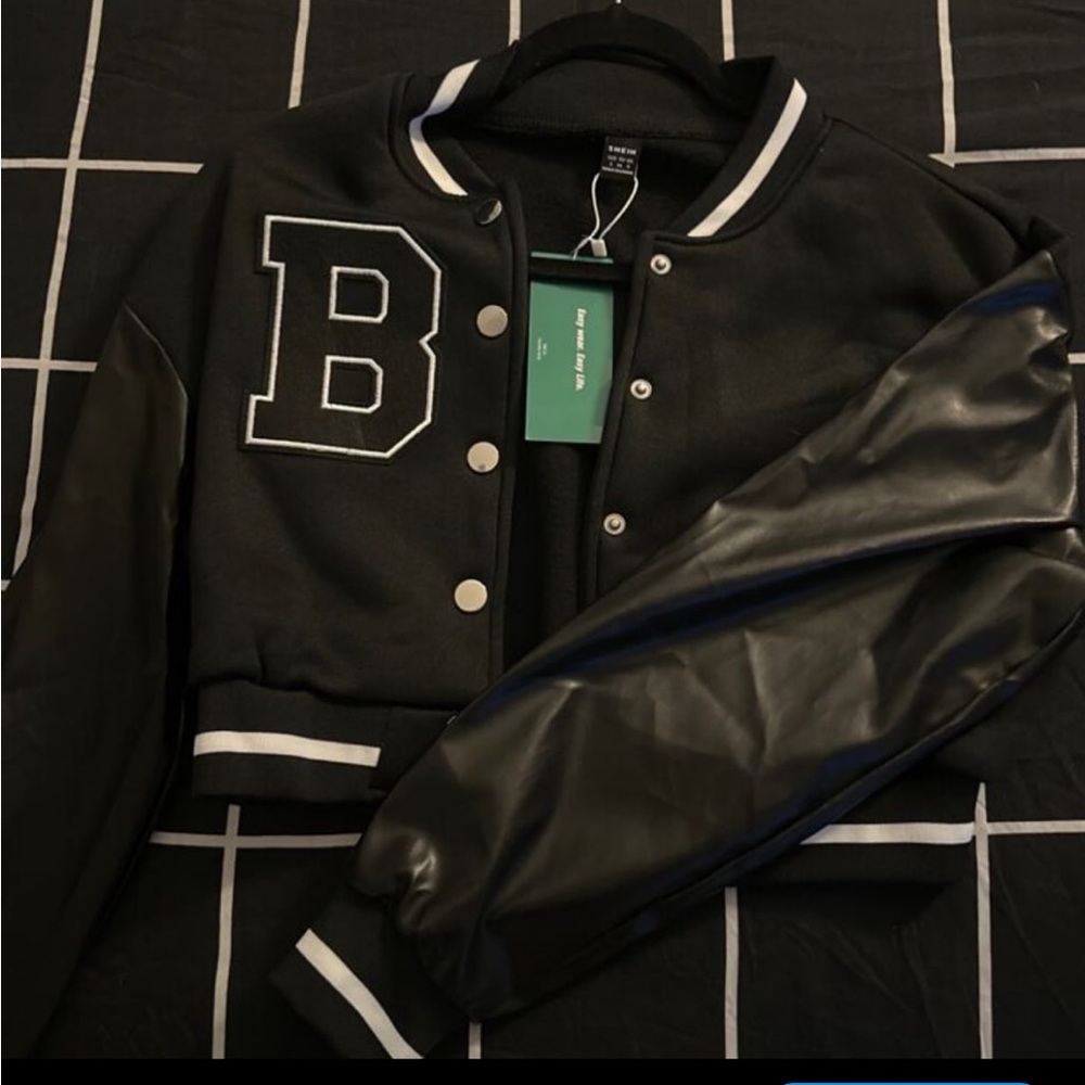 SHEIN CROPPED VARSITY BOMBER JACKET